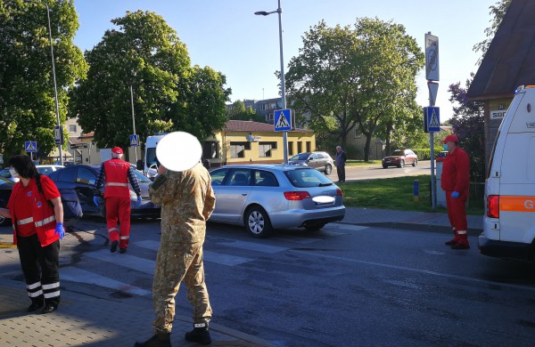 Vasario 16 - osios ir Sodų gatvių sankryžoje susidūrė trys automobiliai