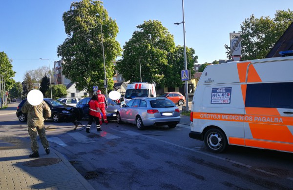 Vasario 16 - osios ir Sodų gatvių sankryžoje susidūrė trys automobiliai