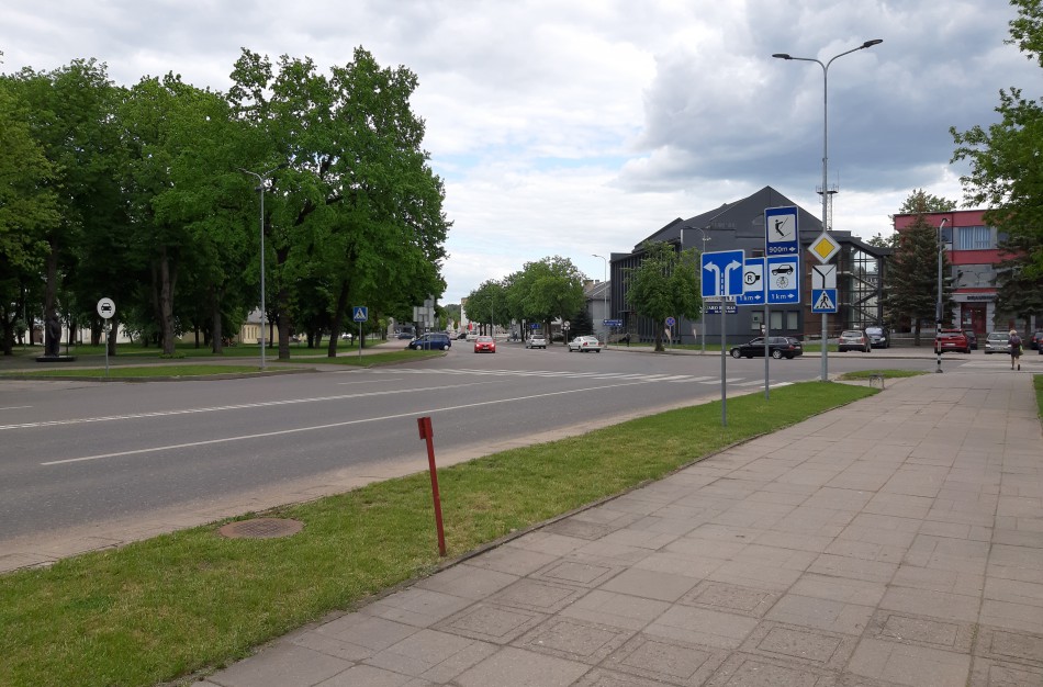 Vairuotojai piktybiškai nepaiso kelio ženklo, ar pamato jį per vėlai?