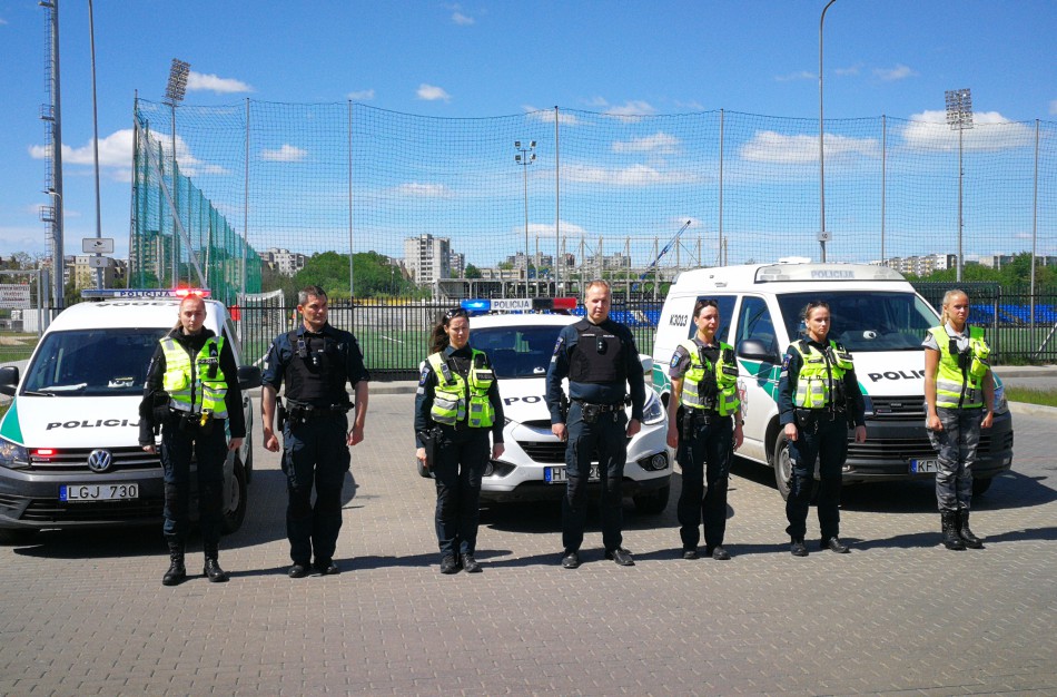Jonavos rajono PK pareigūnai atidavė pagarbą tarnybos metu žuvusiam kolegai