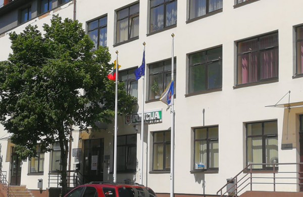 Jonavos rajono PK pareigūnai atidavė pagarbą tarnybos metu žuvusiam kolegai