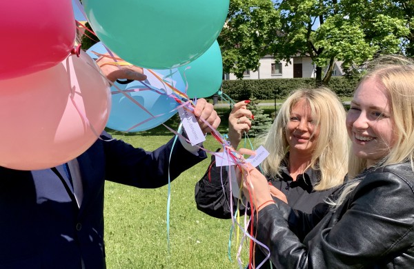 Vaikams skirti sveikinimai kilo į saulėtą dangų