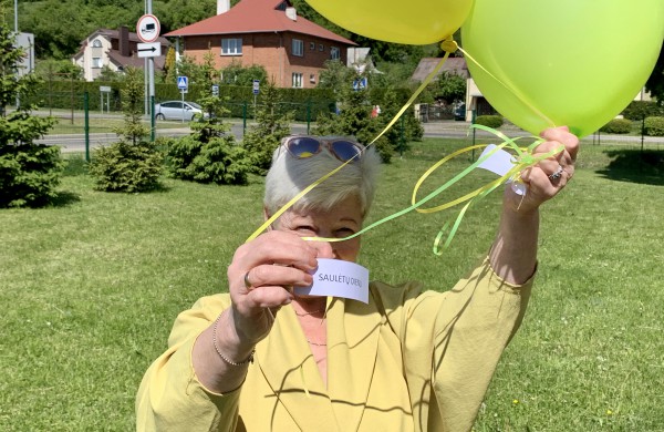 Vaikams skirti sveikinimai kilo į saulėtą dangų