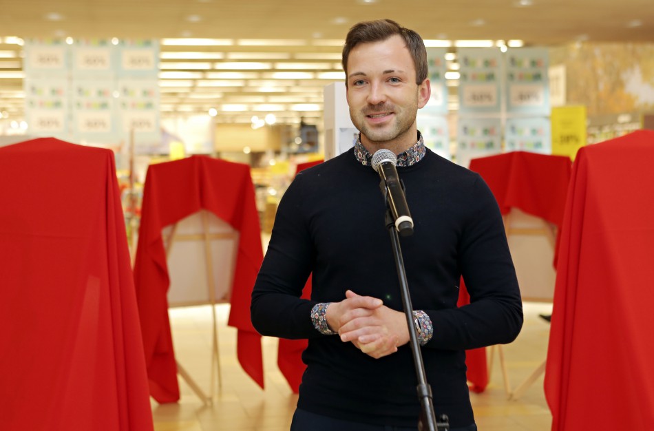 Tomas Vytautas Raskevičius: „Lietuvoje vyrams verkti vis dar nepridera, o moterys  atlieka didžiąją dalį namų ruošos“