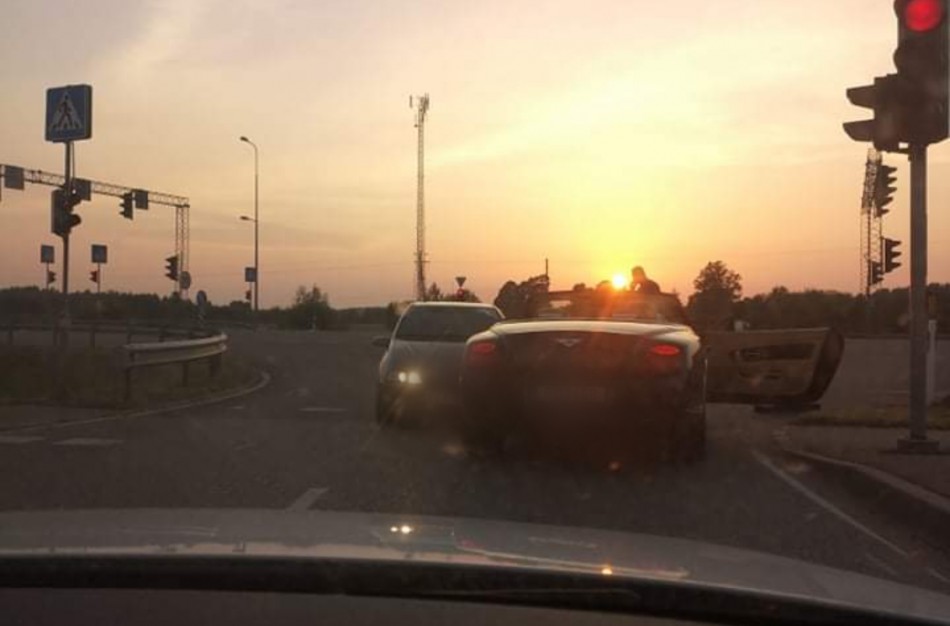 Pareigūnai pradėjo tyrimą dėl avarijos Išorų kaime: pirminiais duomenimis, iš įvykio vietos pasišalino du asmenys