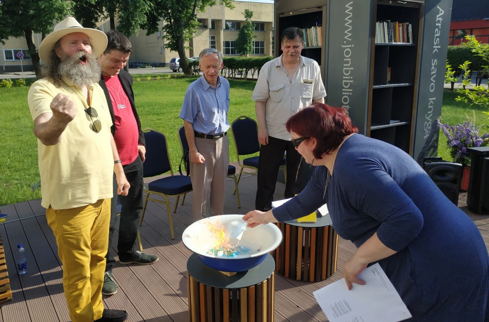 Pavasario blūdas įkaitusioje terasoje arba kaip Kruvinoji Merė taip ir neparodė savo ausų