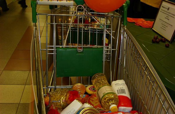 Prasidėjo „Maisto banko“ akcija: paaukokite ilgai negendančių maisto produktų