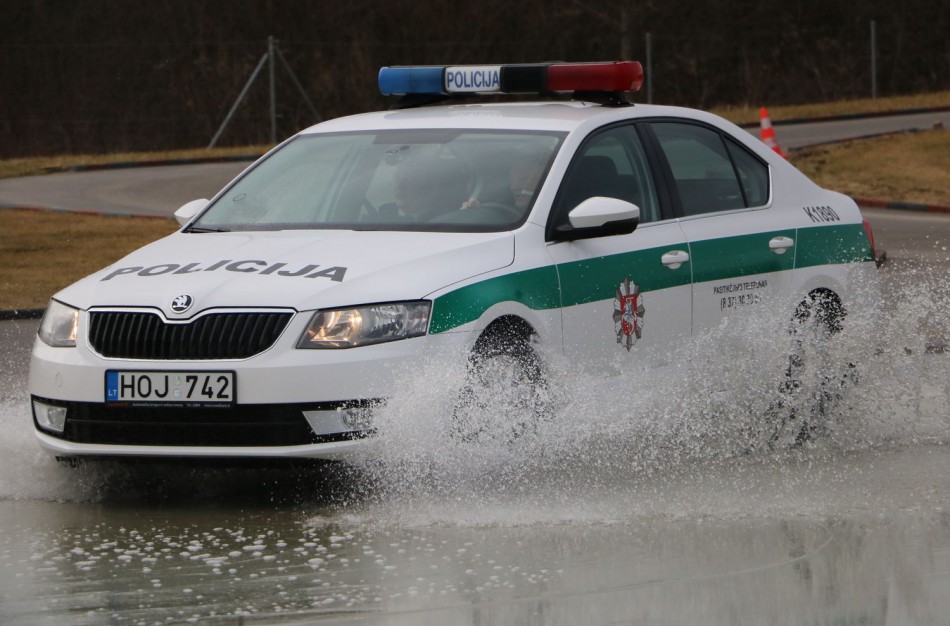 Policijos gaudynės: sučiupta ruklietė, pavogusi kurą iš Kauno degalinės