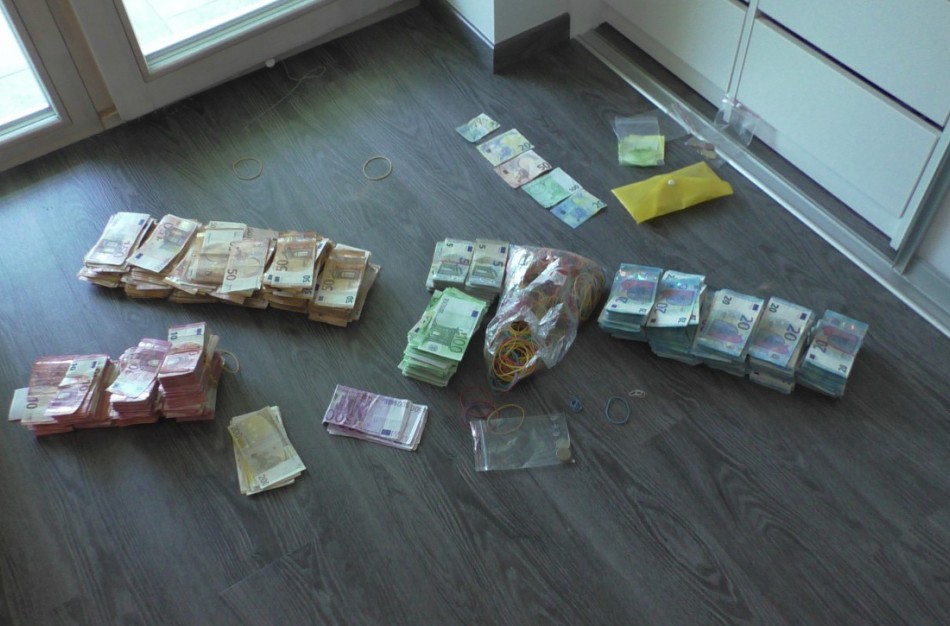 Išnarpliota įspūdinga mokesčių slėpimo schema: neapskaityta 2,8 mln. eurų, žala valstybei – daugiau kaip milijonas, rasta pusė milijono eurų grynųjų pinigų