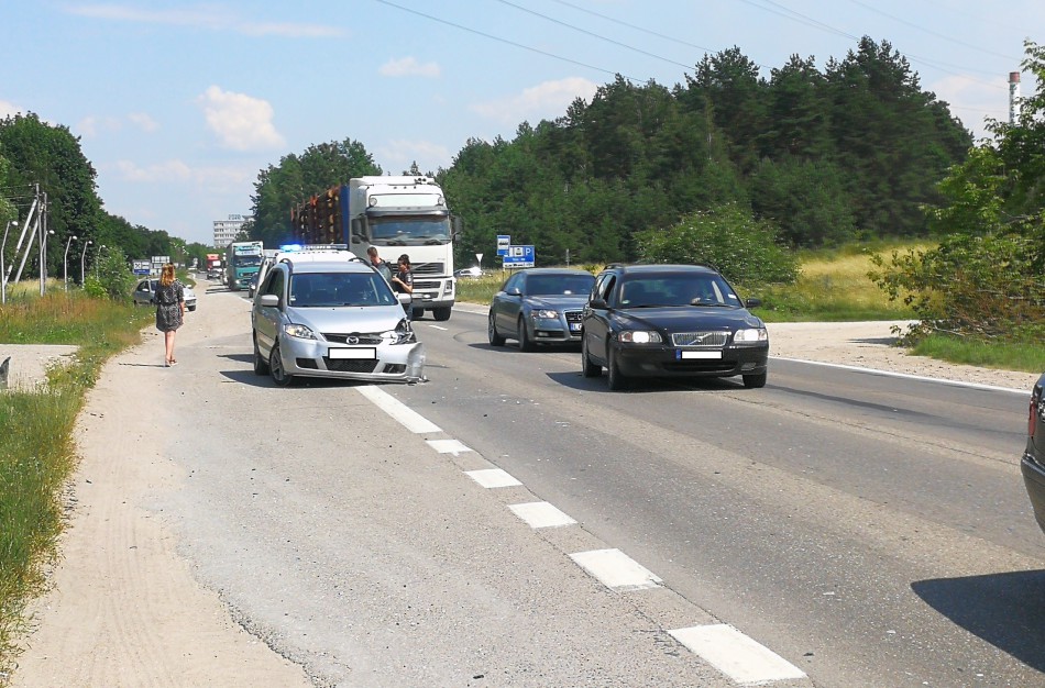 Šauktinio kelionė namo į Telšius baigėsi avarija kelyje prie Skarulių