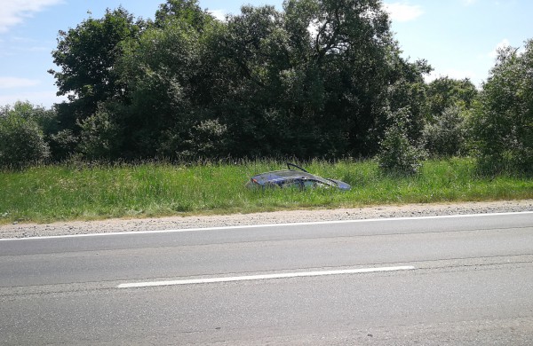 Šauktinio kelionė namo į Telšius baigėsi avarija kelyje prie Skarulių