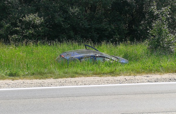 Šauktinio kelionė namo į Telšius baigėsi avarija kelyje prie Skarulių