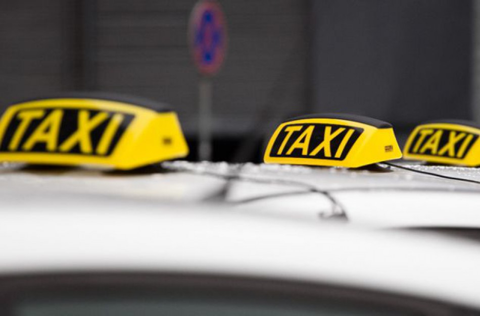 Leidimus pavėžėtojams ir taksistams išduos LTSA