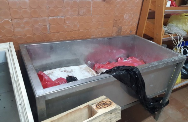 Kratos pas mėsos pardavėjus: antisanitarinės sąlygos, jokių leidimų ir apgaulinga buhalterija