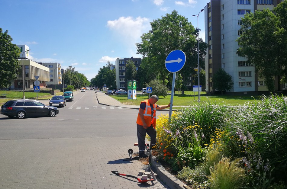 Dėmesio! Mieste įrengti nauji kelio ženklai