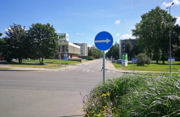 Dėmesio! Mieste įrengti nauji kelio ženklai