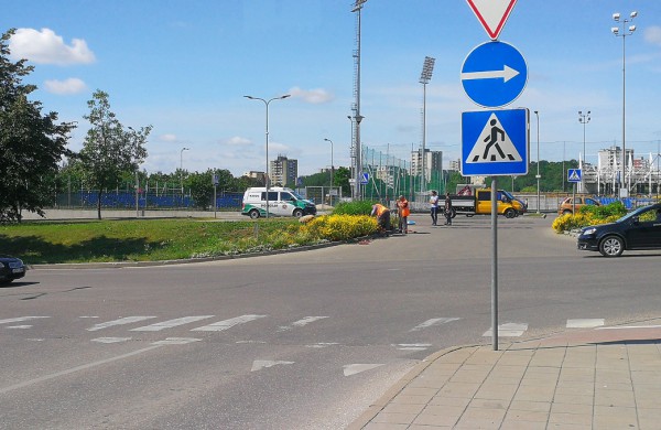Dėmesio! Mieste įrengti nauji kelio ženklai