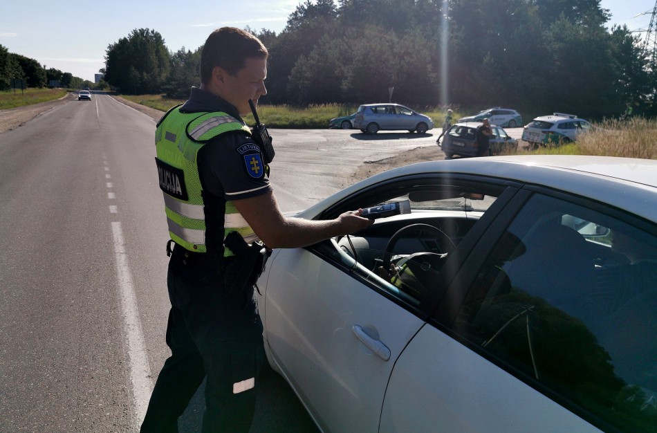Apsisukęs ir pareigūnų patikros bandęs išvengti motociklininkas - „turėjo“ priežastį