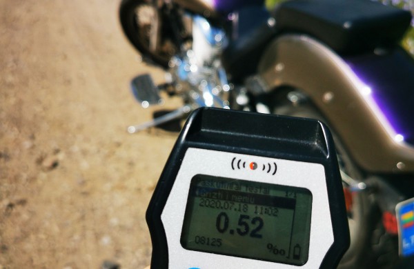 Apsisukęs ir pareigūnų patikros bandęs išvengti motociklininkas - „turėjo“ priežastį