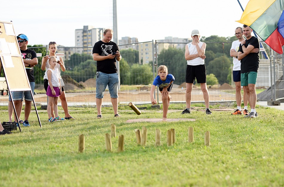 Jonavos sporto žaidynės: nesužaidus finalinės partijos, „Molkky“ varžybas nutraukė lietus