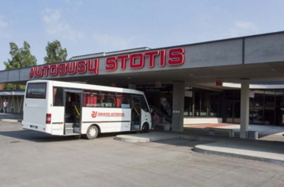 Viešajame transporte nuo šeštadienio privaloma dėvėti kaukes