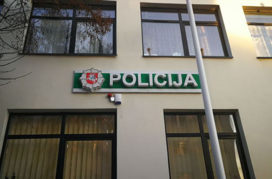 Už melagingą pranešimą į komisariatą pristatytas vyras švaistėsi peiliu