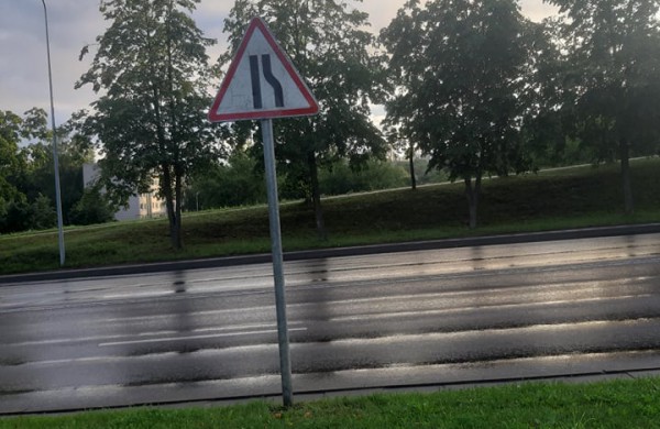 Žeimių gatvėje - nauji kelio ženklai  