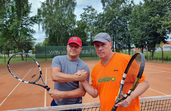 Finišavo tradicinis teniso turnyras Jonavos garbės piliečio Jono Sirvydžio taurei laimėti