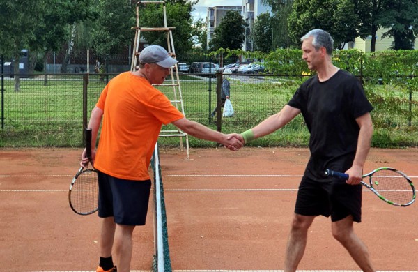 Finišavo tradicinis teniso turnyras Jonavos garbės piliečio Jono Sirvydžio taurei laimėti