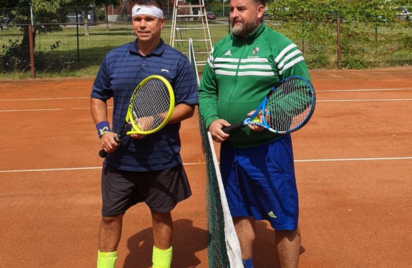 Finišavo tradicinis teniso turnyras Jonavos garbės piliečio Jono Sirvydžio taurei laimėti