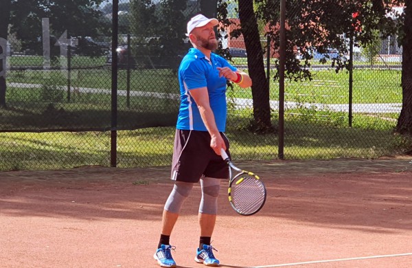 Finišavo tradicinis teniso turnyras Jonavos garbės piliečio Jono Sirvydžio taurei laimėti