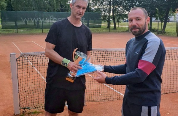 Finišavo tradicinis teniso turnyras Jonavos garbės piliečio Jono Sirvydžio taurei laimėti