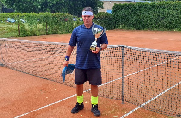 Finišavo tradicinis teniso turnyras Jonavos garbės piliečio Jono Sirvydžio taurei laimėti