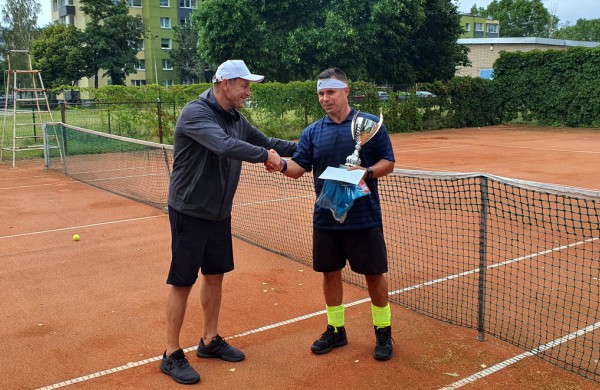 Finišavo tradicinis teniso turnyras Jonavos garbės piliečio Jono Sirvydžio taurei laimėti