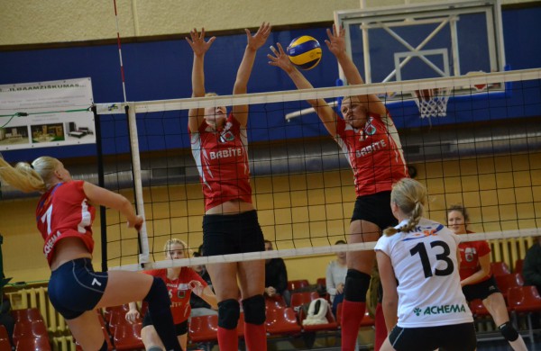 Naujojo sezono tinklinio kovas pradėjo pasikeitusi Jonavos „Achema-KKSC“ komanda