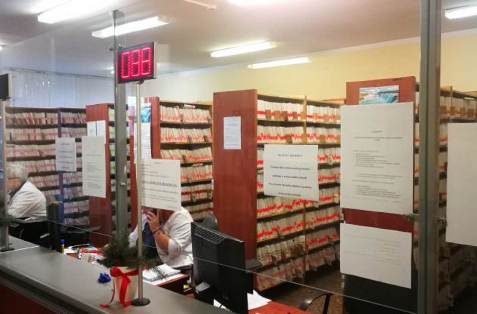 Gydymo įstaigos įpareigotos užtikrinti, kad gyventojai prisiskambintų į registratūrą