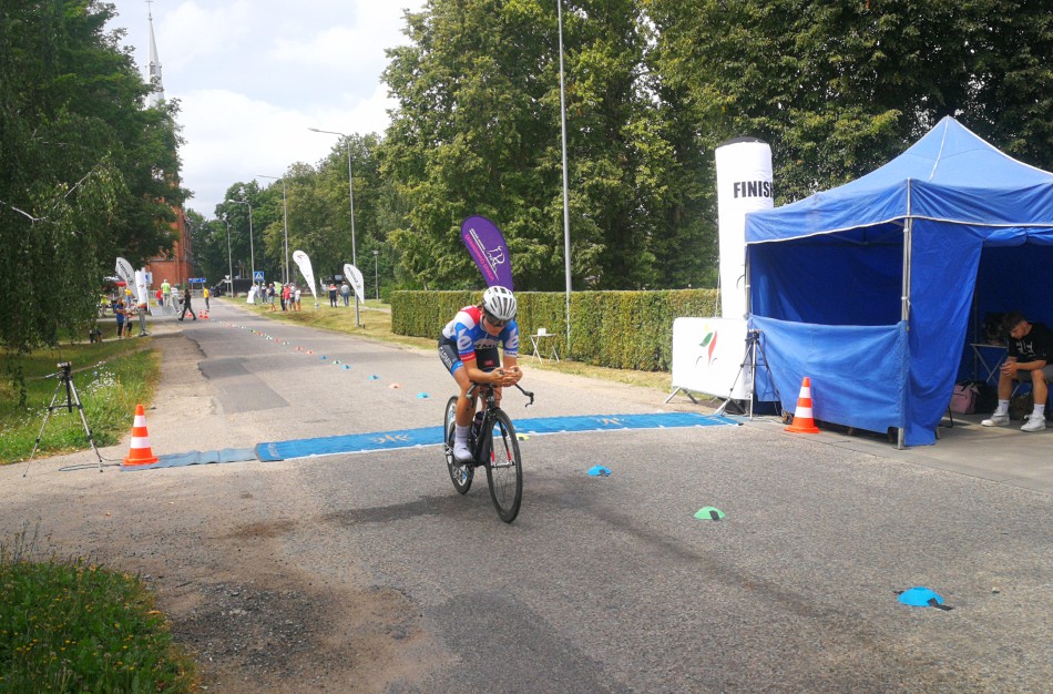 Dviratininkai Katažina Sosna ir Evaldas Šiškevičius čempioniškai pasveikino savo trenerį     