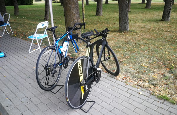 Dviratininkai Katažina Sosna ir Evaldas Šiškevičius čempioniškai pasveikino savo trenerį     