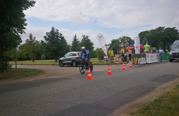 Dviratininkai Katažina Sosna ir Evaldas Šiškevičius čempioniškai pasveikino savo trenerį     