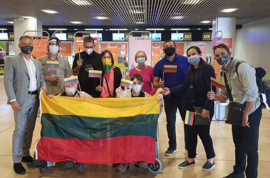 Į Lietuvą grįžo pirmieji piliečiai iš Venesuelos - atvykusiais rūpinasi Ruklos Pabėgėlių priėmimo centras