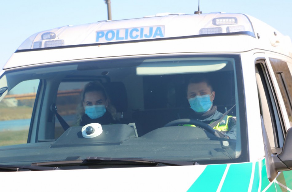 Pareigūnai tikrino, kaip Jonavoje laikomasi reikalavimų, susijusių su apsisaugojimu nuo koronaviruso: nustatytas ne vienas pažeidimas