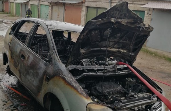 Dėl neatsargaus transporto priemonės savininko elgesio, užsiliepsnojo jo paties automobilis