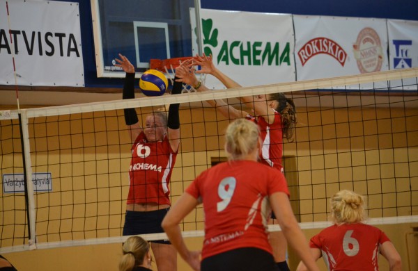 Naujojo sezono tinklinio kovas pradėjo pasikeitusi Jonavos „Achema-KKSC“ komanda