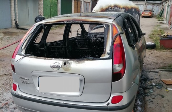 Dėl neatsargaus transporto priemonės savininko elgesio, užsiliepsnojo jo paties automobilis