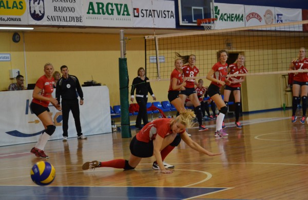 Naujojo sezono tinklinio kovas pradėjo pasikeitusi Jonavos „Achema-KKSC“ komanda