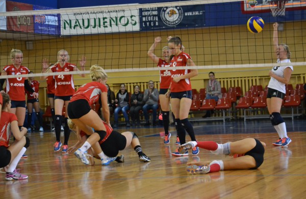 Naujojo sezono tinklinio kovas pradėjo pasikeitusi Jonavos „Achema-KKSC“ komanda