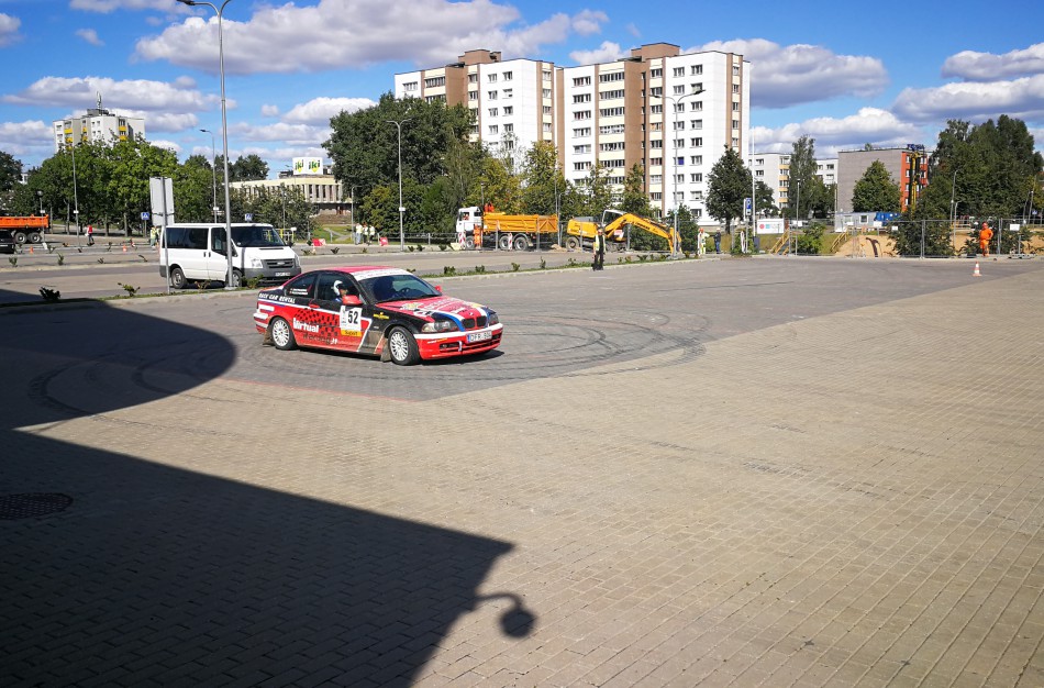 Į Jonavą užsuko ralis „Aplink Lietuvą 2020“