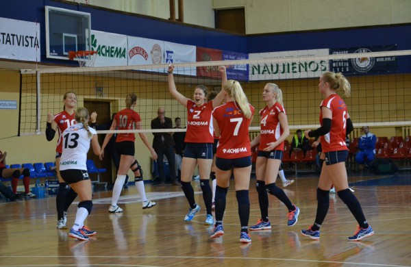Naujojo sezono tinklinio kovas pradėjo pasikeitusi Jonavos „Achema-KKSC“ komanda