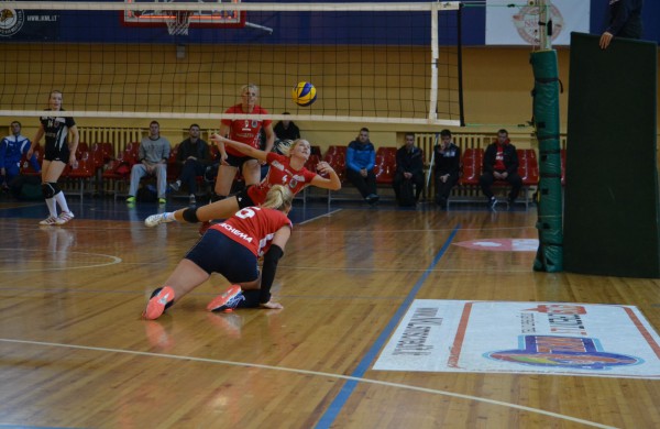 Naujojo sezono tinklinio kovas pradėjo pasikeitusi Jonavos „Achema-KKSC“ komanda