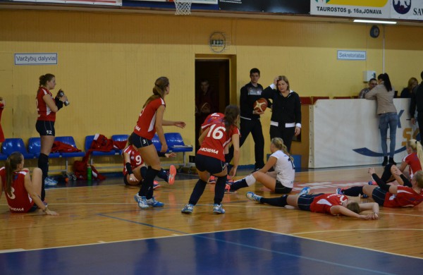 Naujojo sezono tinklinio kovas pradėjo pasikeitusi Jonavos „Achema-KKSC“ komanda